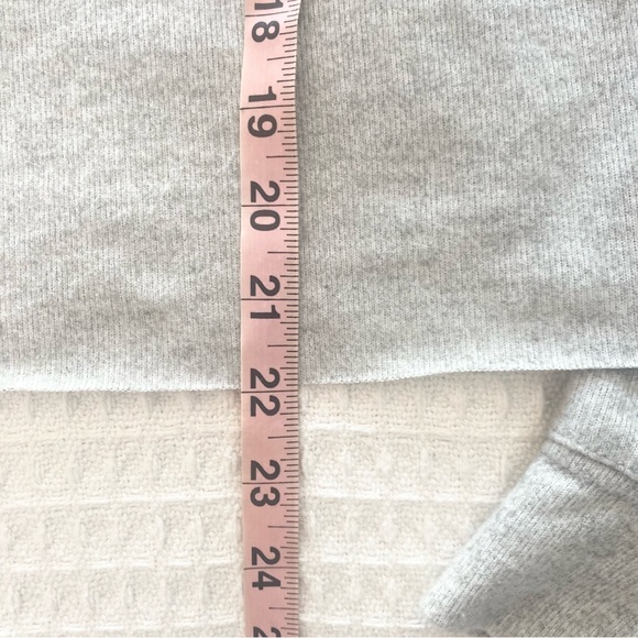 NFL grey New England Patriots cropped hoodie size Large - Picture 7 of 8